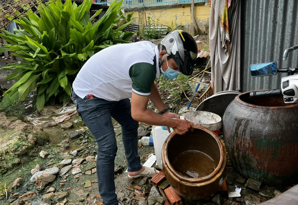 Mỹ Phước ra quân vệ sinh môi trường, diệt lăng quăng phòng, chống dịch sốt xuất huyết tại Khóm Đông Thịnh 4