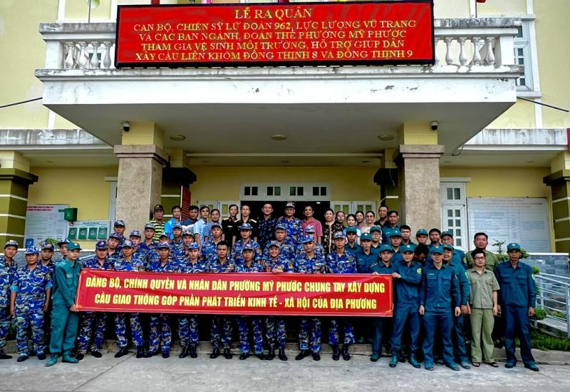 Thắm tình quân dân 