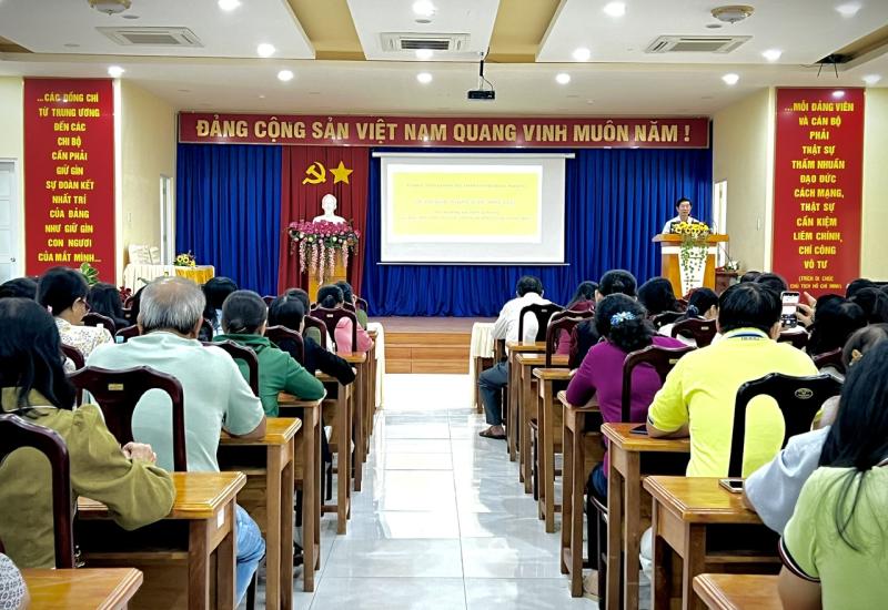Mỹ Phước - Học tập, quán triệt chuyên đề năm 2024: “An Giang học tập và làm theo tấm gương Bác Hồ, Bác Tôn về chăm lo đời sống nhân dân” 