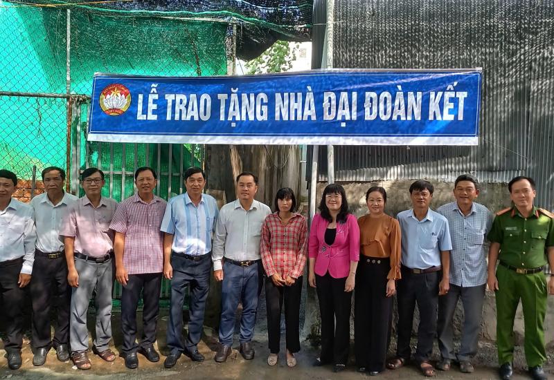 Mỹ Phước – Trao tặng nhà Đại đoàn kết cho hộ cận nghèo 