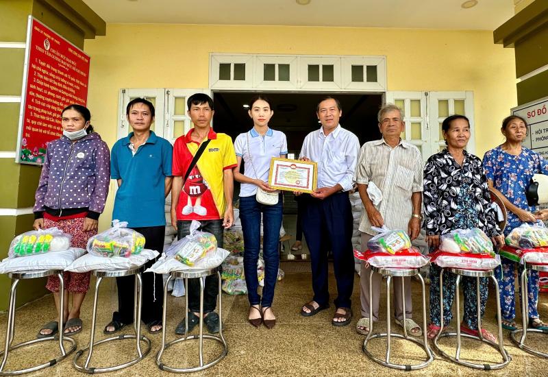 Trao 207 phần quà cho hộ nghèo, khó khăn nhân dịp Lễ Vu Lan