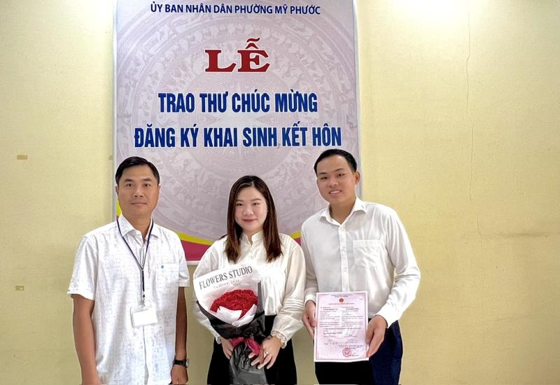 Mỹ Phước tổ chức Lễ Trao giấy chứng nhận đăng ký kết hôn cho công dân.