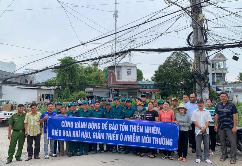 Mỹ Phước: Ra quân thực hiện vớt rác Rạch Xẻo Chanh